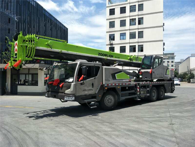 鹰潭市跨街广告牌的高空安装注意事项