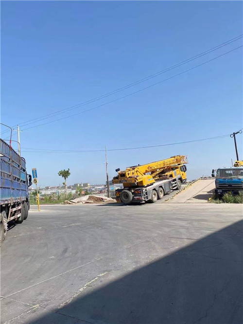 鹰潭市25吨吊车的租赁价格大概是多少？