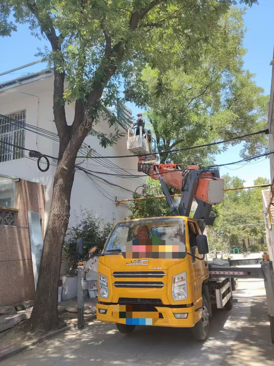 鹰潭市高空作业车能吊装重物吗？最大承载多少公斤？