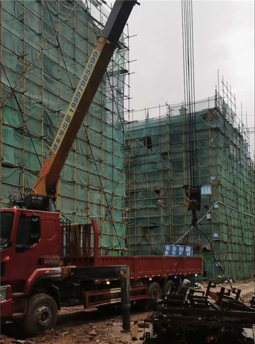 鹰潭市“慢工细活”—— 吊车的 “微动控制” 技术