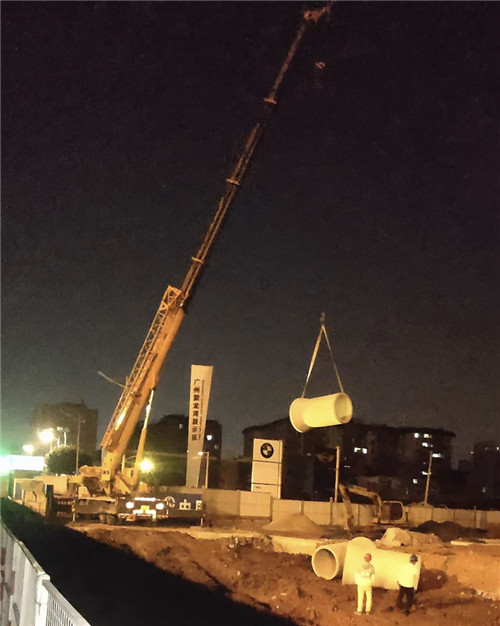 鹰潭市“弯臂矫正”—— 吊车的 “形变补偿” 技术